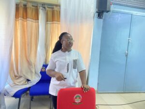 montre les interactions entre le formateur et les participants pendant la formation