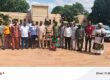 image montre le facilitateur et les participants