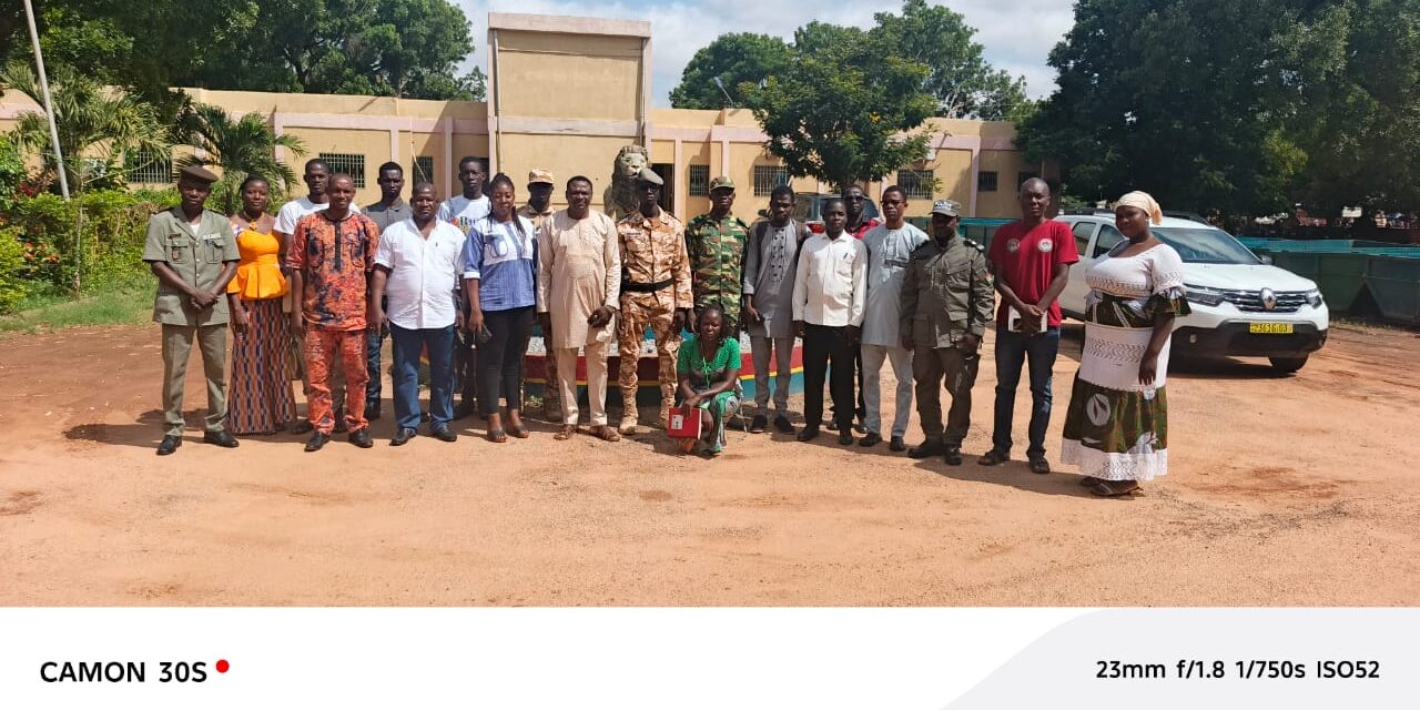 APEF2773 image montre le facilitateur et les participants